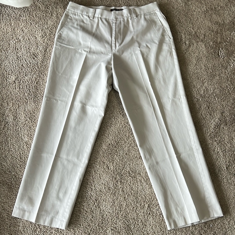 DOCKERS - Men’s Classic Fit Khakis Size 36x30